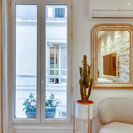 Historical By Architect - Louvre Apartment Paris