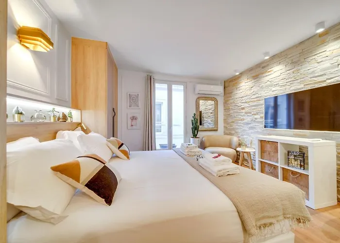 Historical By Architect - Louvre * Paris