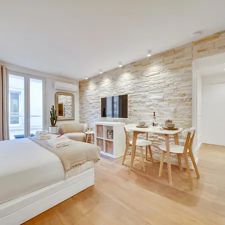 Historical By Architect - Louvre Paris